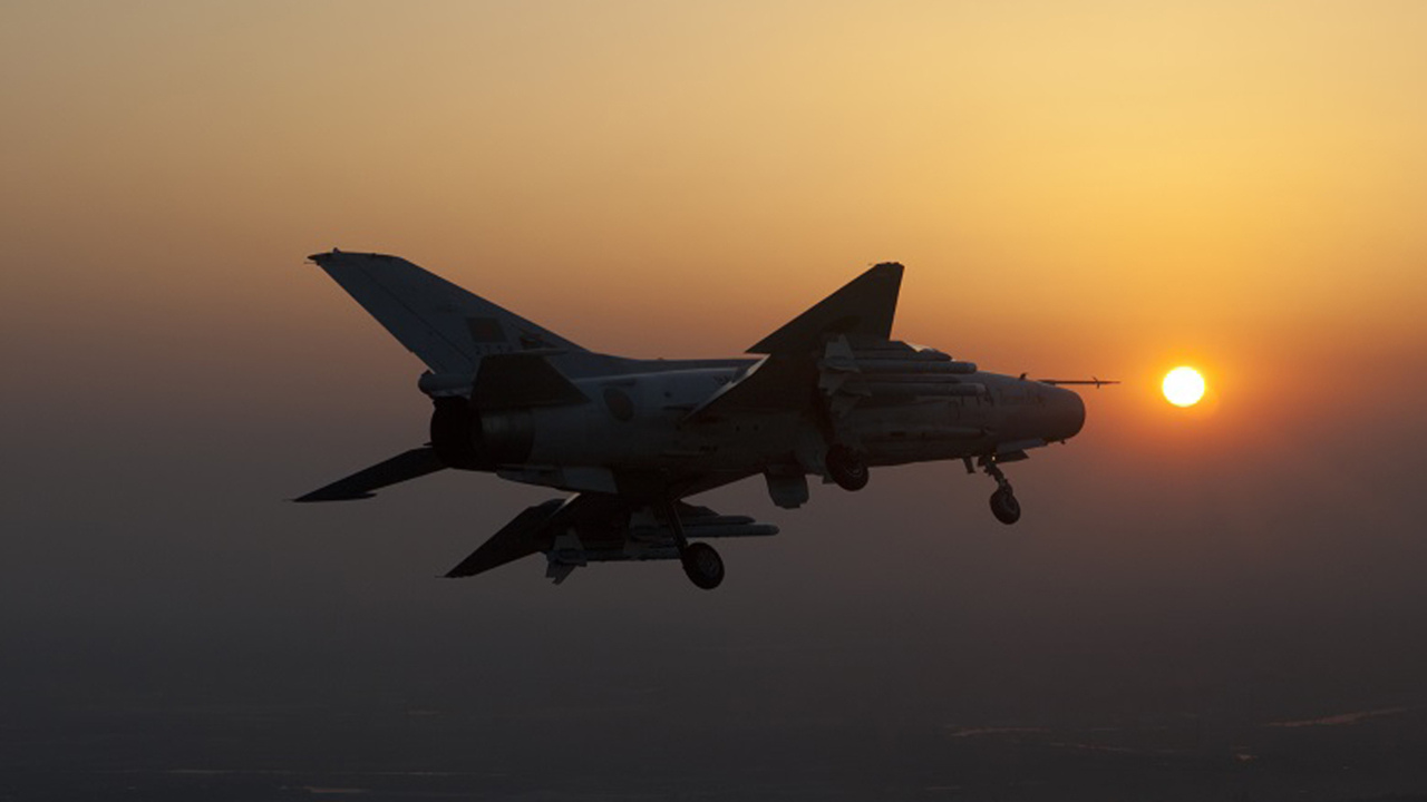 যশোরে যান্ত্রিক ত্রুটির কারণে প্রশিক্ষণ বিমানের জরুরি অবতরণ