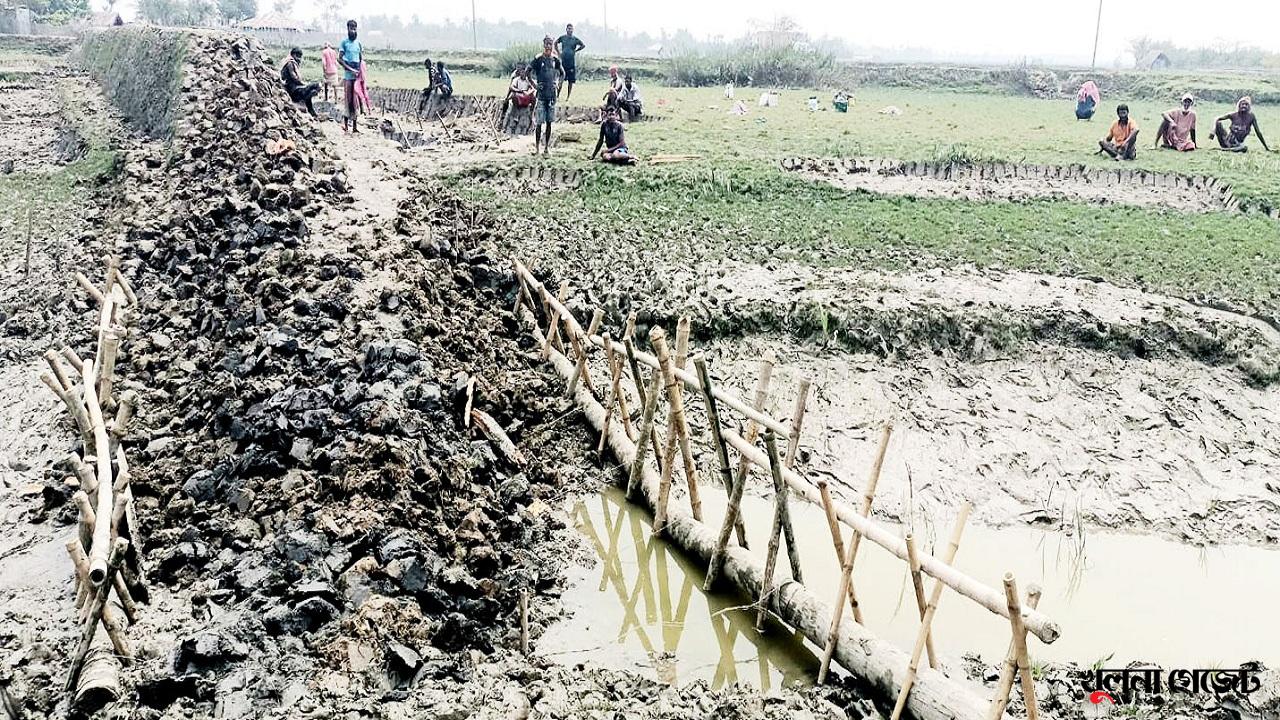 মোংলা-ঘোষিয়াখালী চ্যানেলে ভূমিদস্যুদের বাঁধ দেওয়ার চেষ্টা ভন্ডুল প্রতিমন্ত্রীর নির্দেশে