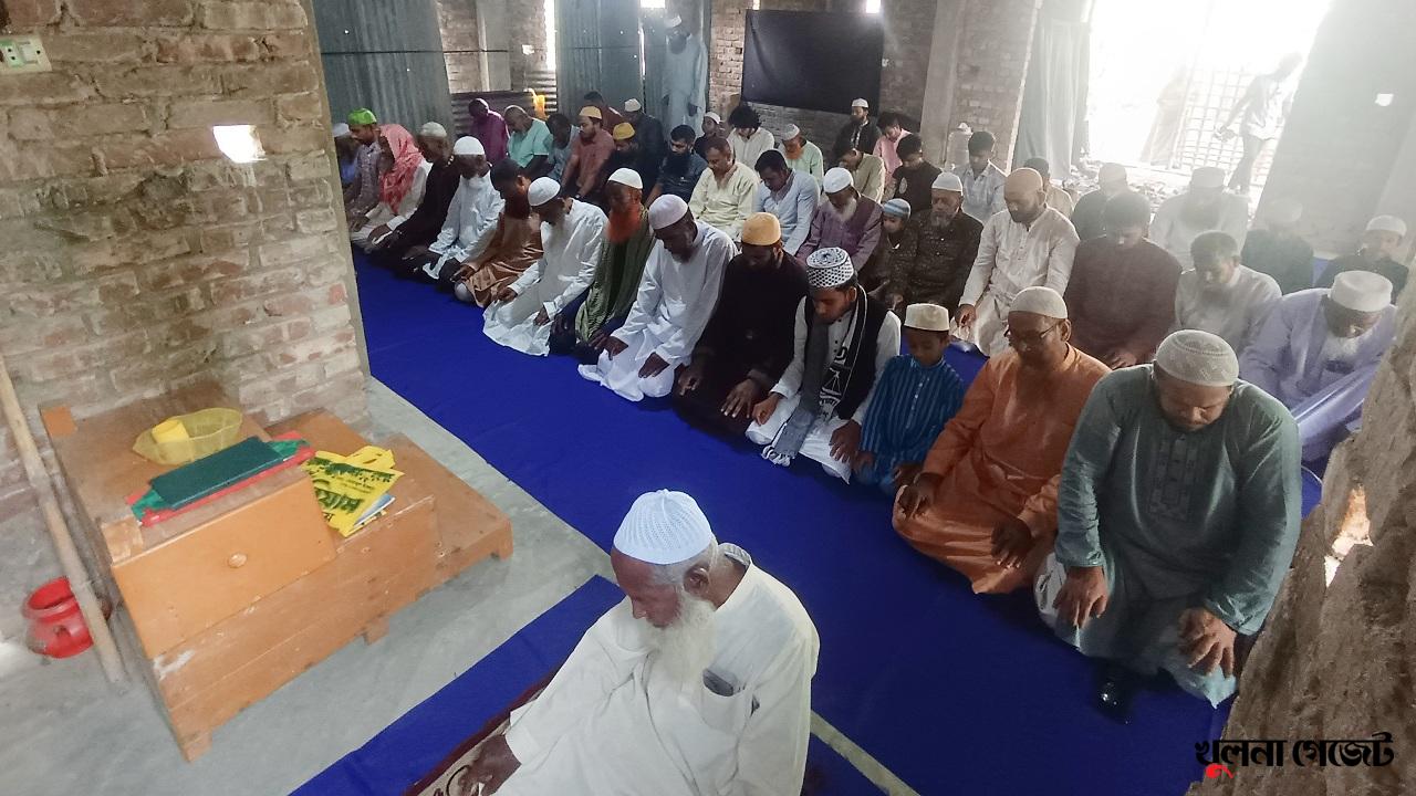 সৌদির সঙ্গে মিল রেখে সাতক্ষীরার প্রায় ২০ গ্রামে পবিত্র ঈদল ফিতর উদযাপন