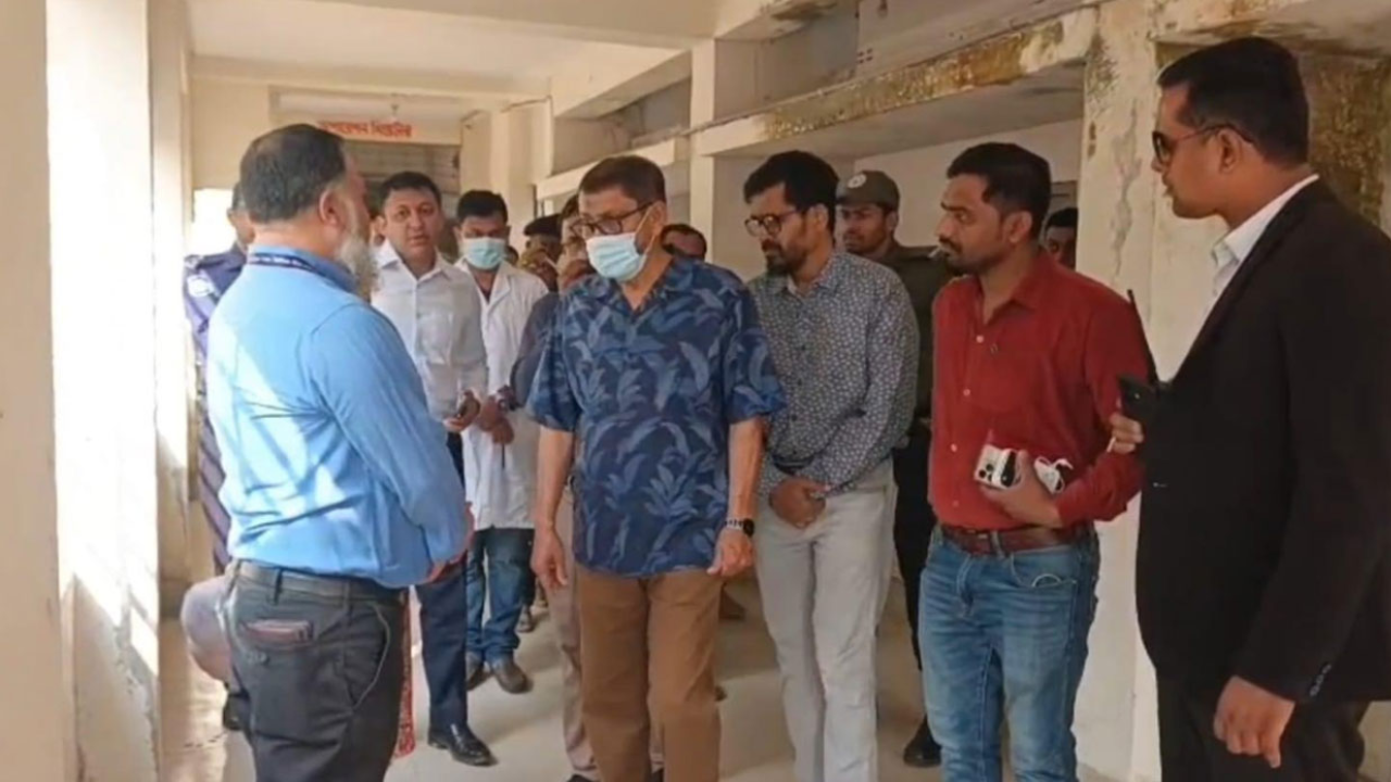 হঠাৎ হাসপাতাল পরিদর্শনে স্বাস্থ্যমন্ত্রী, ১৬ ডাক্তারের মধ্যে উপস্থিত ৮