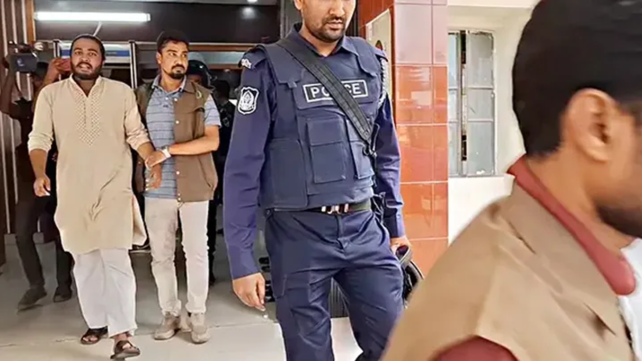 ঝিনাইদহে পাম্প ভাঙচুর ও বাসে অগ্নিসংযোগ মামলায় গ্রেপ্তার ৭