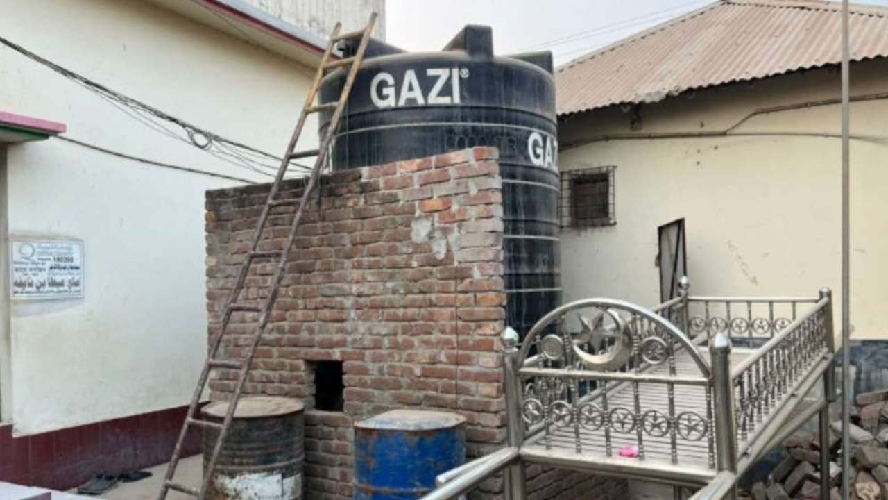 এবার আরো এক পানির ট্যাংকে মিলল তেলের সন্ধান