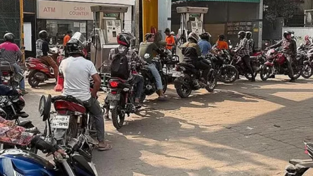 জ্বালানি তেল বিক্রিতে কড়াকড়ি : রসিদ ছাড়া মিলবে না তেল