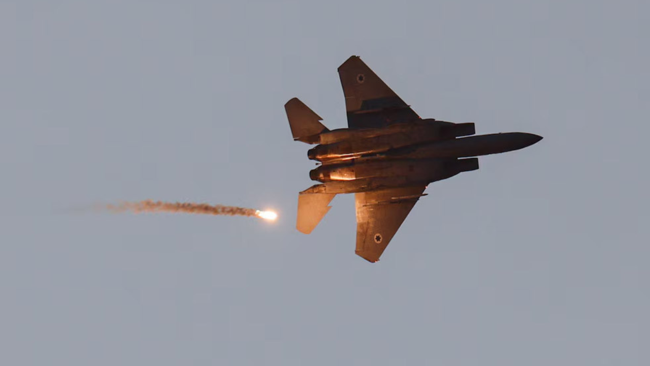 আল ধাফরা বিমানঘাঁটিতে ড্রোন হামলা চালাল ইরান