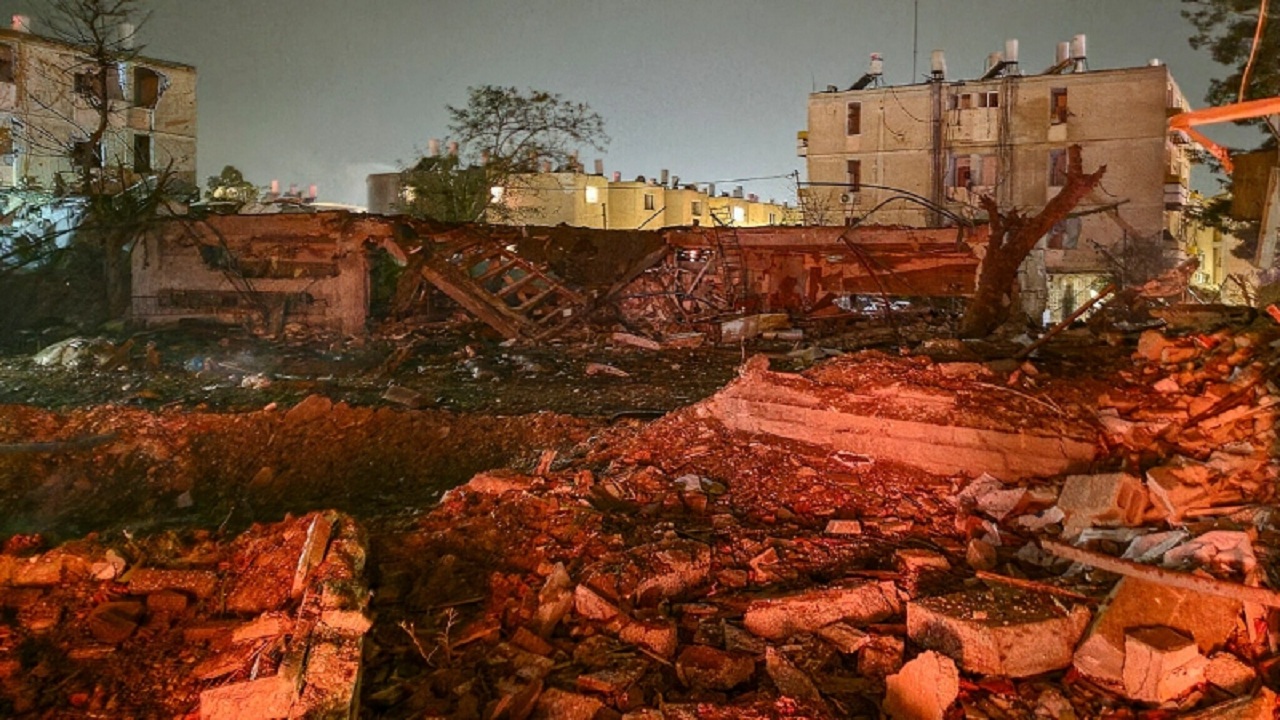 ইসরায়েলের পারমাণবিক স্থাপনা লক্ষ্য করে ভয়াবহ হামলা, দুইশ নিহতের দাবি ইরানের