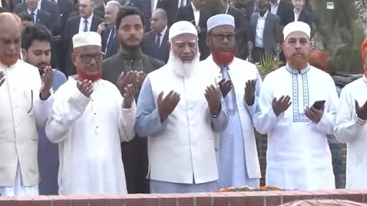 স্বাধীনতা দিবসে স্মৃতিসৌধে বিরোধীদলীয় নেতার শ্রদ্ধা