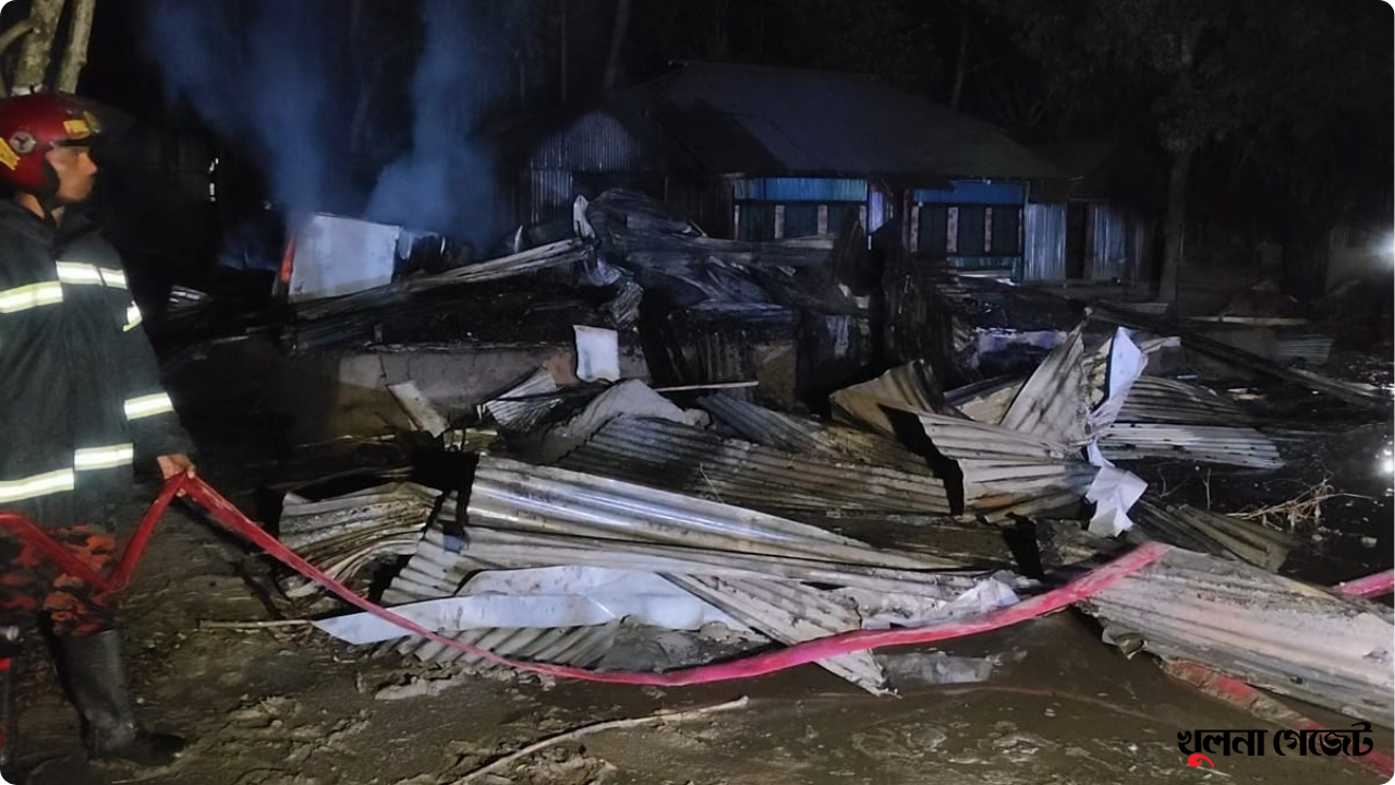 চিতলমারীতে হামলা-সংঘর্ষে নিহত ১, বসতবাড়িতে অগ্নিসংযোগ-লুটপাট