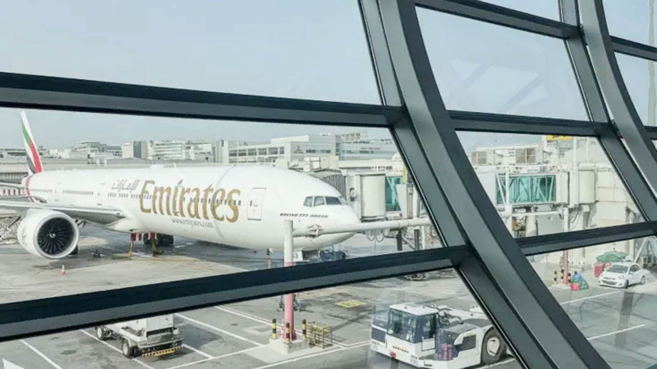 ড্রোন হামলায় কিছুক্ষণ বন্ধ থাকার পর আংশিকভাবে চালু হলো দুবাই বিমানবন্দর