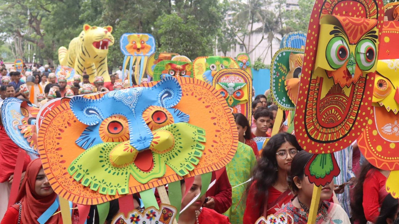 বর্ণিল আয়োজনে খুলনা বিশ্ববিদ্যালয়ে বৈশাখী মেলা