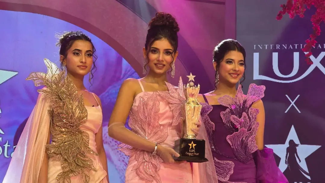 লাক্স সুপারস্টার হলেন বর্ণিতা