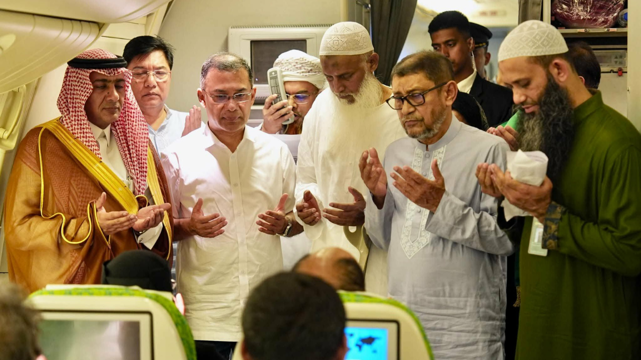 হজ ফ্লাইটের উদ্বোধন করলেন প্রধানমন্ত্রী, খরচ আরও কমানোর আশ্বাস