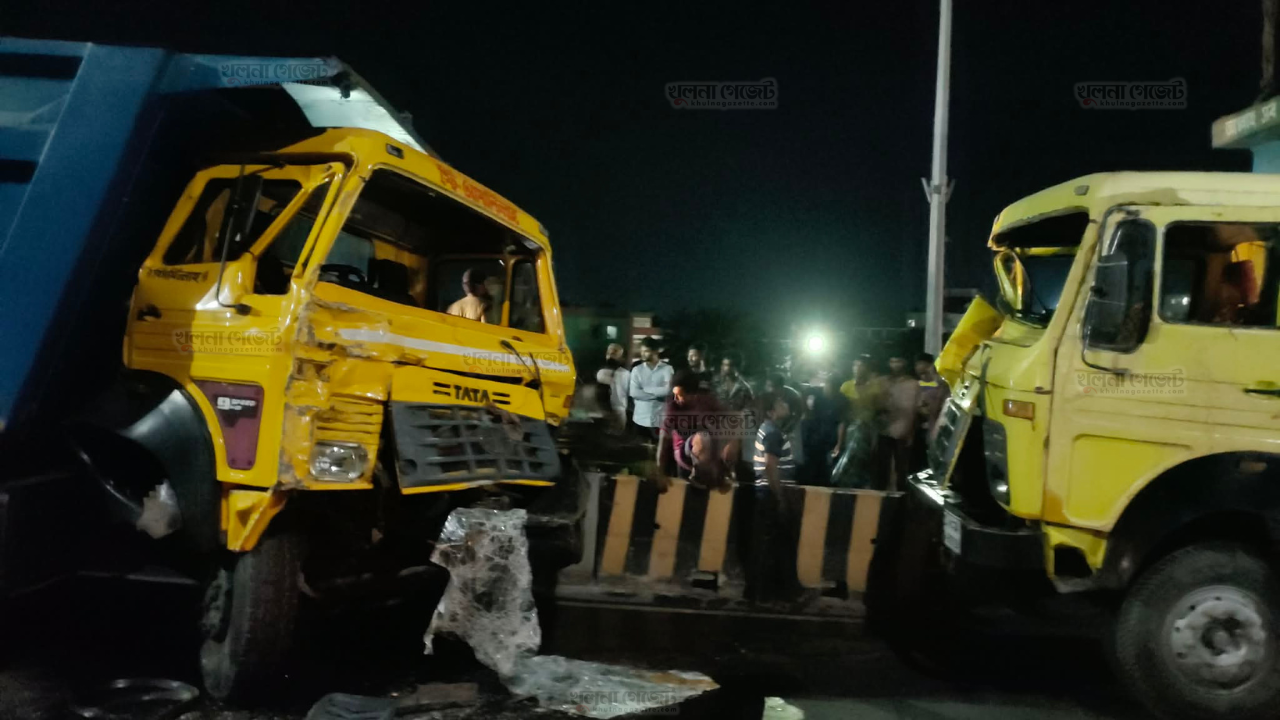খুলনায় পরিবহনের ত্রিমুখী সংঘর্ষ