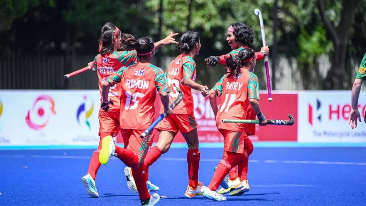 হকিতে ইতিহাস গড়ল বাংলাদেশের মেয়েরা
