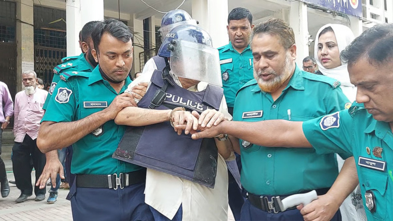 গ্যাস্ট্রিক-ক্যানসার বলে মিথ্যা অসুস্থতার সার্টিফিকেট দিয়েছেন কামরুল ইসলাম: চিফ প্রসিকিউটর