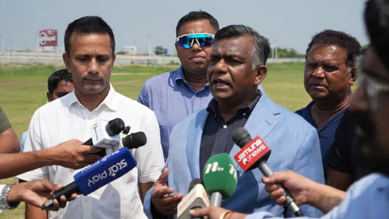 নিজেকেই ‘একমাত্র বৈধ সভাপতি’ দাবি বুলবুলের, অ্যাডহক কমিটিকে বললেন ‘অসাংবিধানিক’