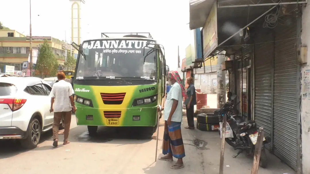 কুষ্টিয়ায় পরিবহন শ্রমিকদের কর্মবিরতি প্রত্যাহার, বাস চলাচল শুরু