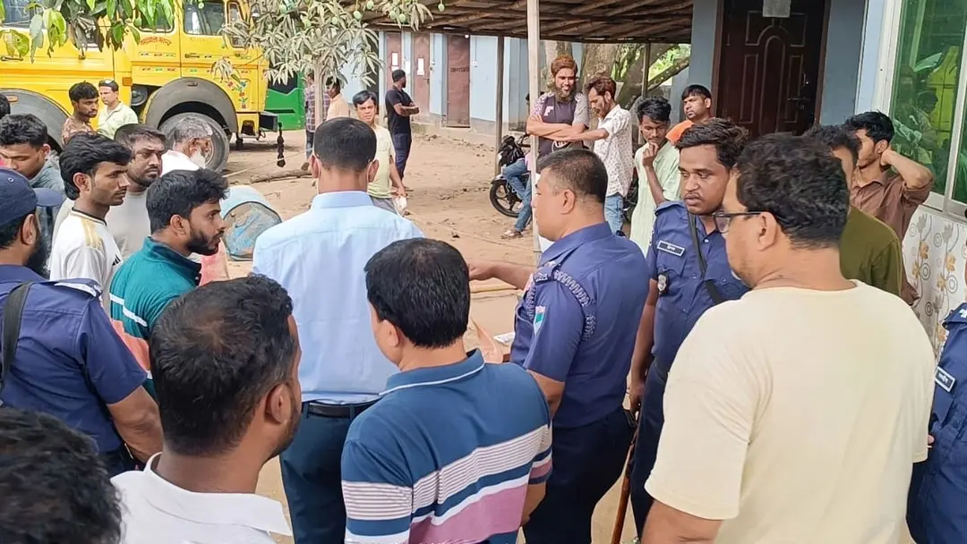 মেহেরপুরে তেল পাম্পে হামলা-ভাঙচুর