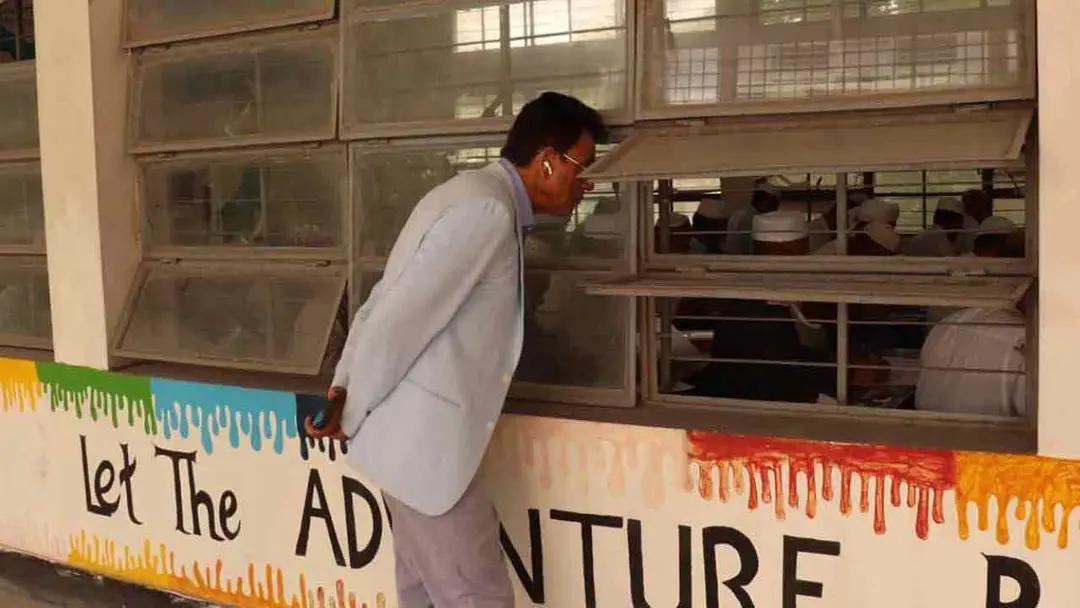 পরীক্ষায় মিলনের সেই কড়াকড়ি রূপ, জানালা দিয়ে করলেন হল পর্যবেক্ষণ