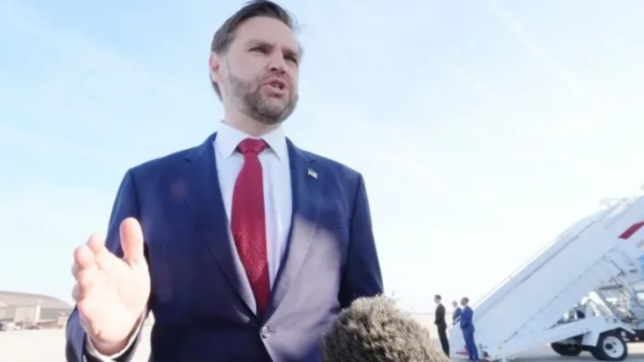 মার্কিন প্রতিনিধি দলকে নিয়ে ইসলামাবাদে পৌঁছেছেন ভ্যান্স