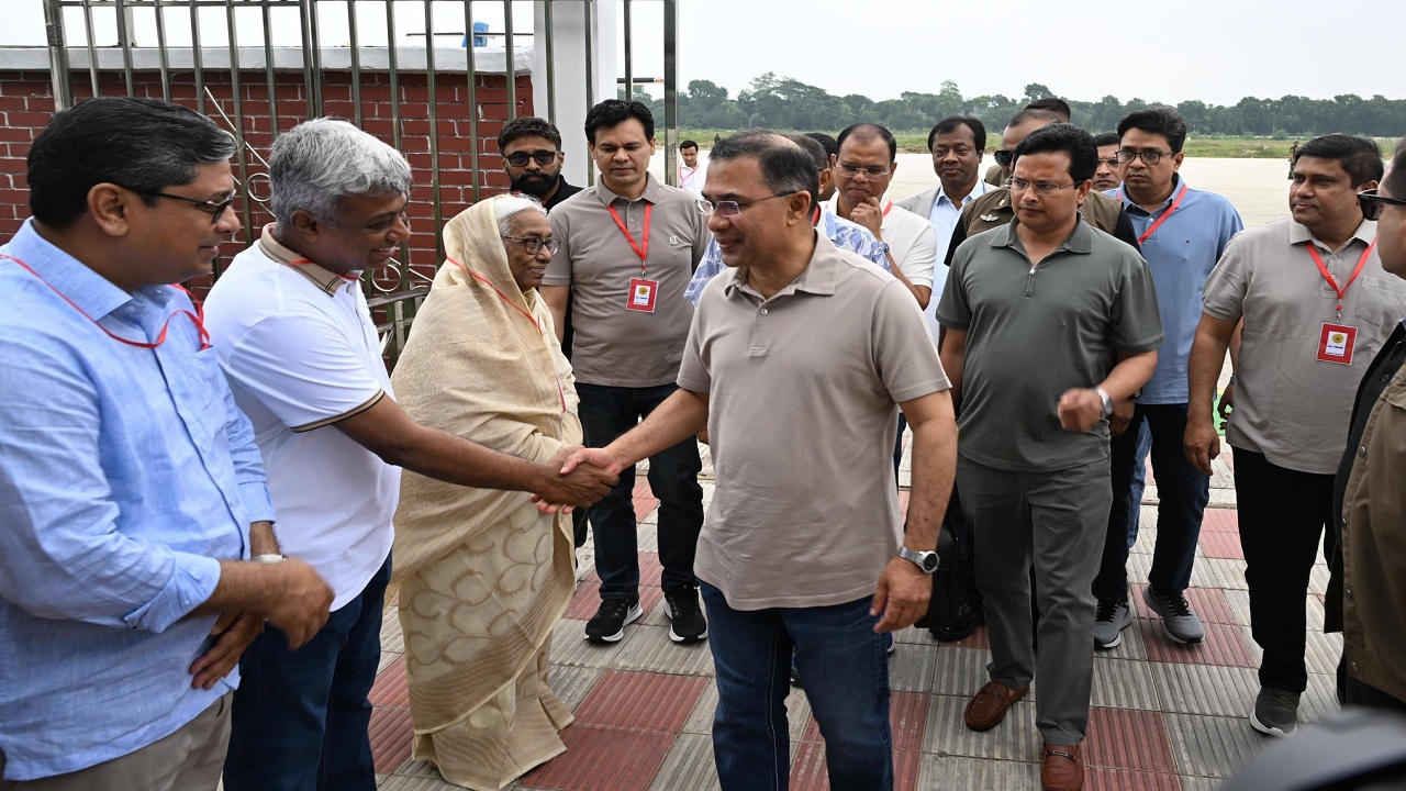 যশোরে পৌঁছে উলাশীর পথে প্রধানমন্ত্রী তারেক রহমান