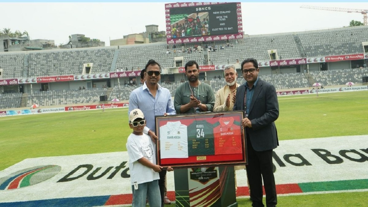 অভিষেকের ভেন্যু থেকেই বিদায় রুবেলের