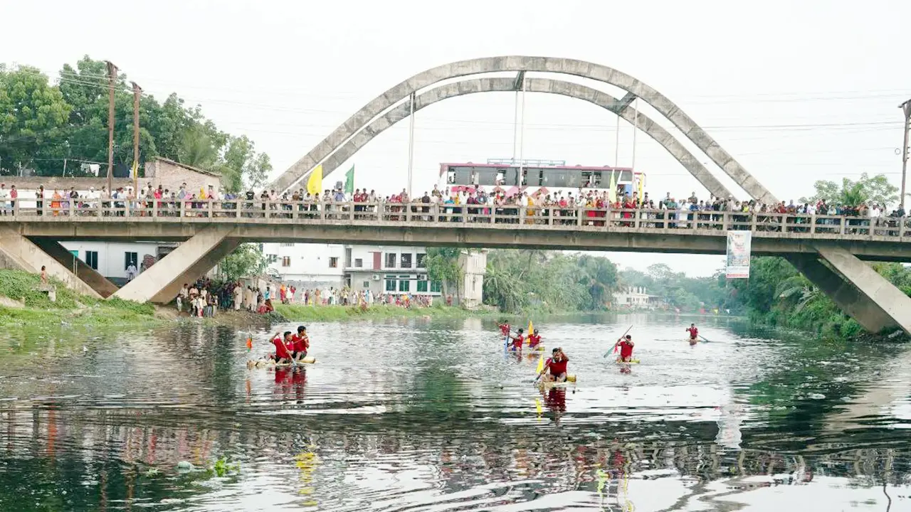 ময়ূর নদে প্রথমবারের মতো অনুষ্ঠিত হলো ভেলা বাইচ