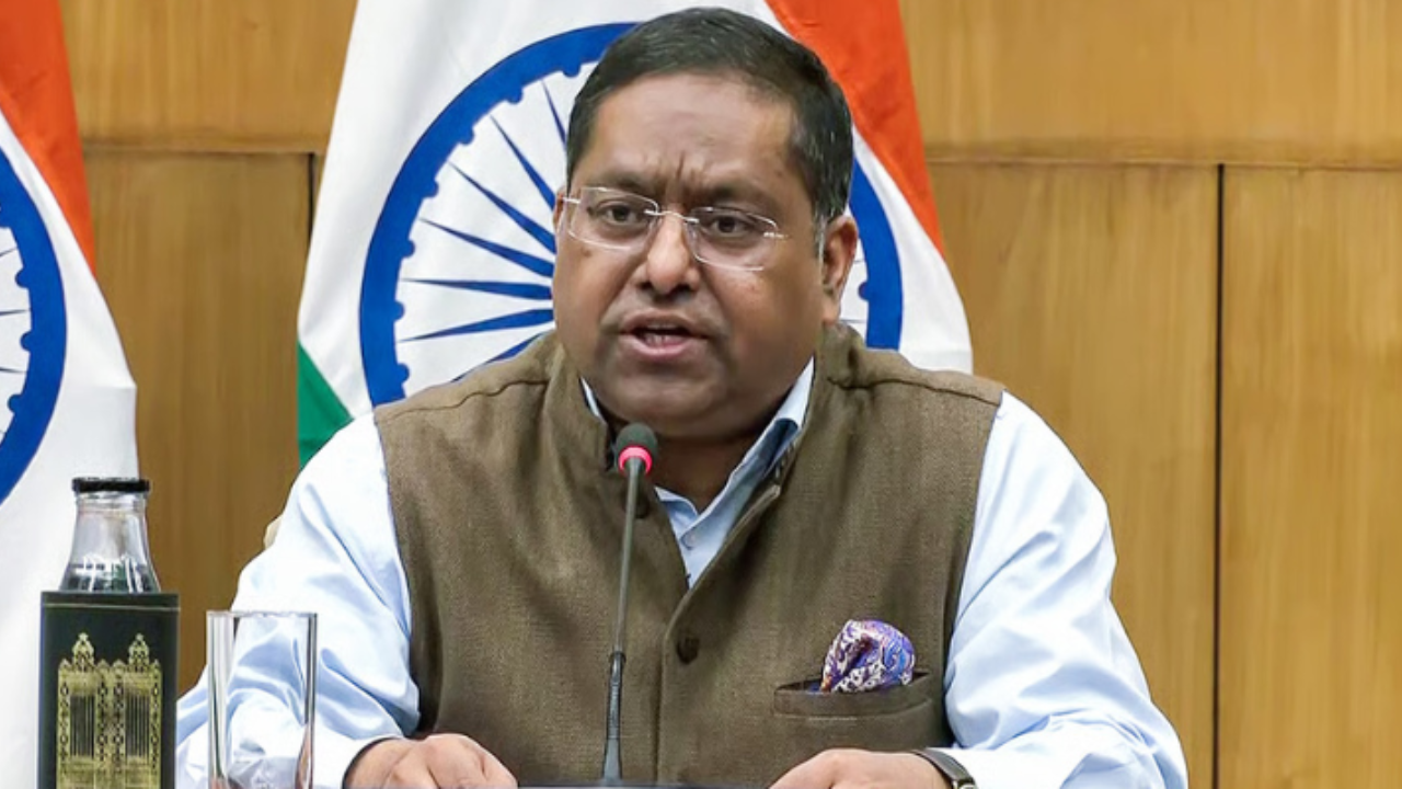 শেখ হাসিনাকে ফেরানোর অনুরোধ খতিয়ে দেখছে ভারত: রণধীর জয়সওয়াল