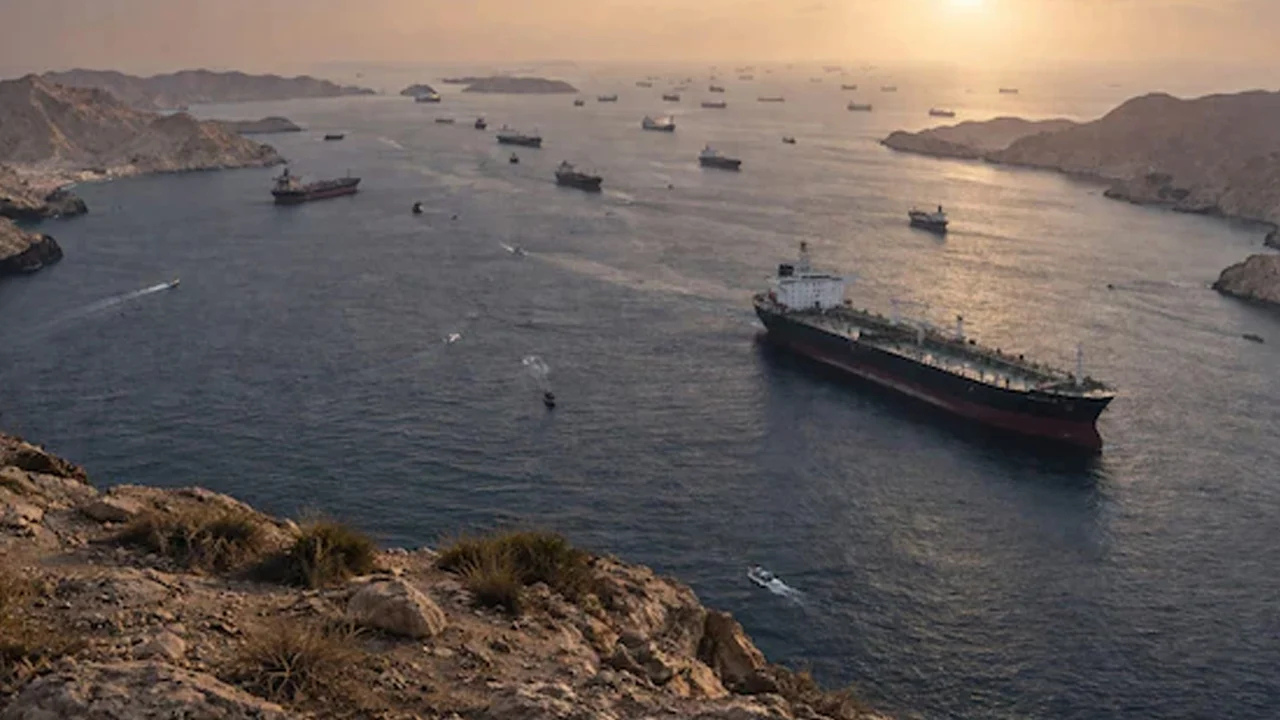 হরমুজ প্রণালি পুরোপুরি উন্মুক্ত, ঘোষণা ইরানের