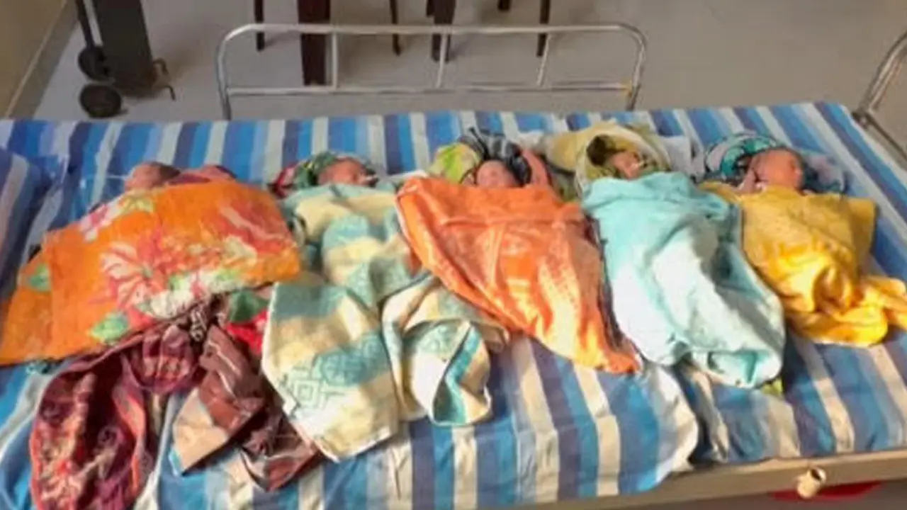 একসঙ্গে পাঁচ সন্তানের জন্ম দিলেন গৃহবধূ