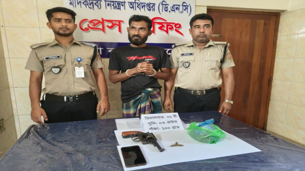 যশোরে পিস্তল, গুলি ও গাঁজাসহ যুবক আটক