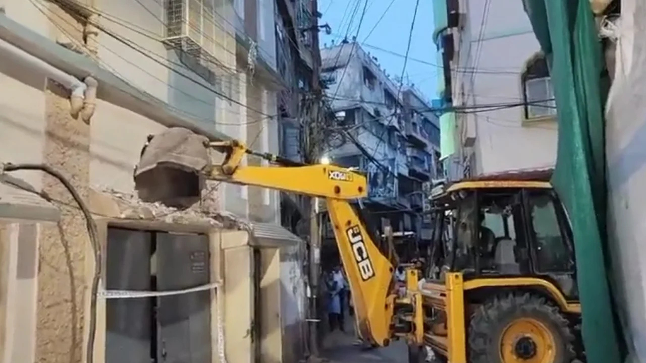কলকাতায় শুরু শুভেন্দুর বুলডোজার অ্যাকশন
