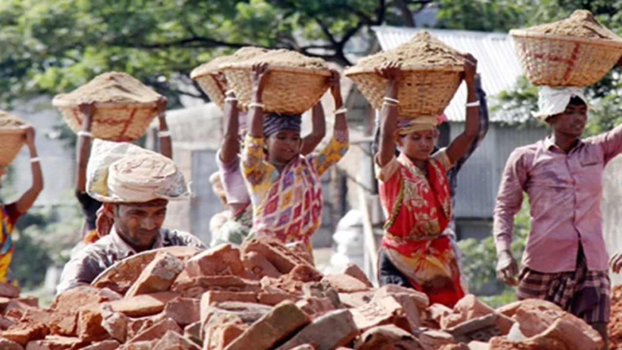 মহান মে দিবস আজ : শ্রমজীবী মানুষের অধিকার আদায়ের দিন