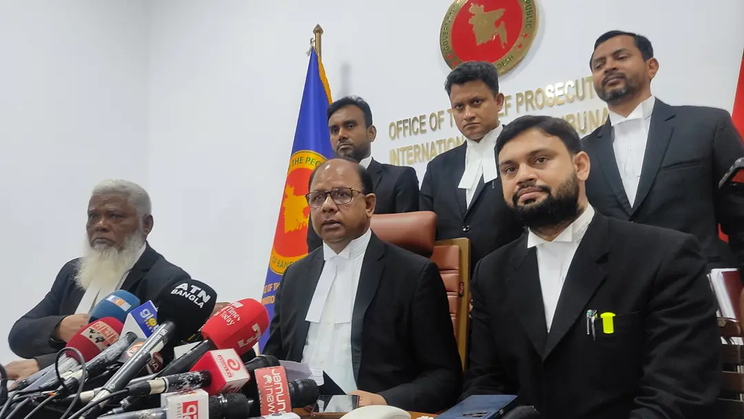 ‘সোজা গুলি করার’ নির্দেশ দিয়েছিলেন শেখ হাসিনা : চিফ প্রসিকিউটর