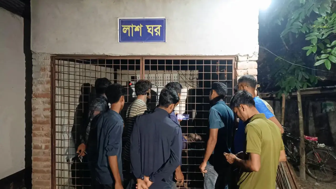 মোটরসাইকেল চুরি করে পালানোর সময় মাইক্রোবাসের ধাক্কায় চোরের মৃত্যু