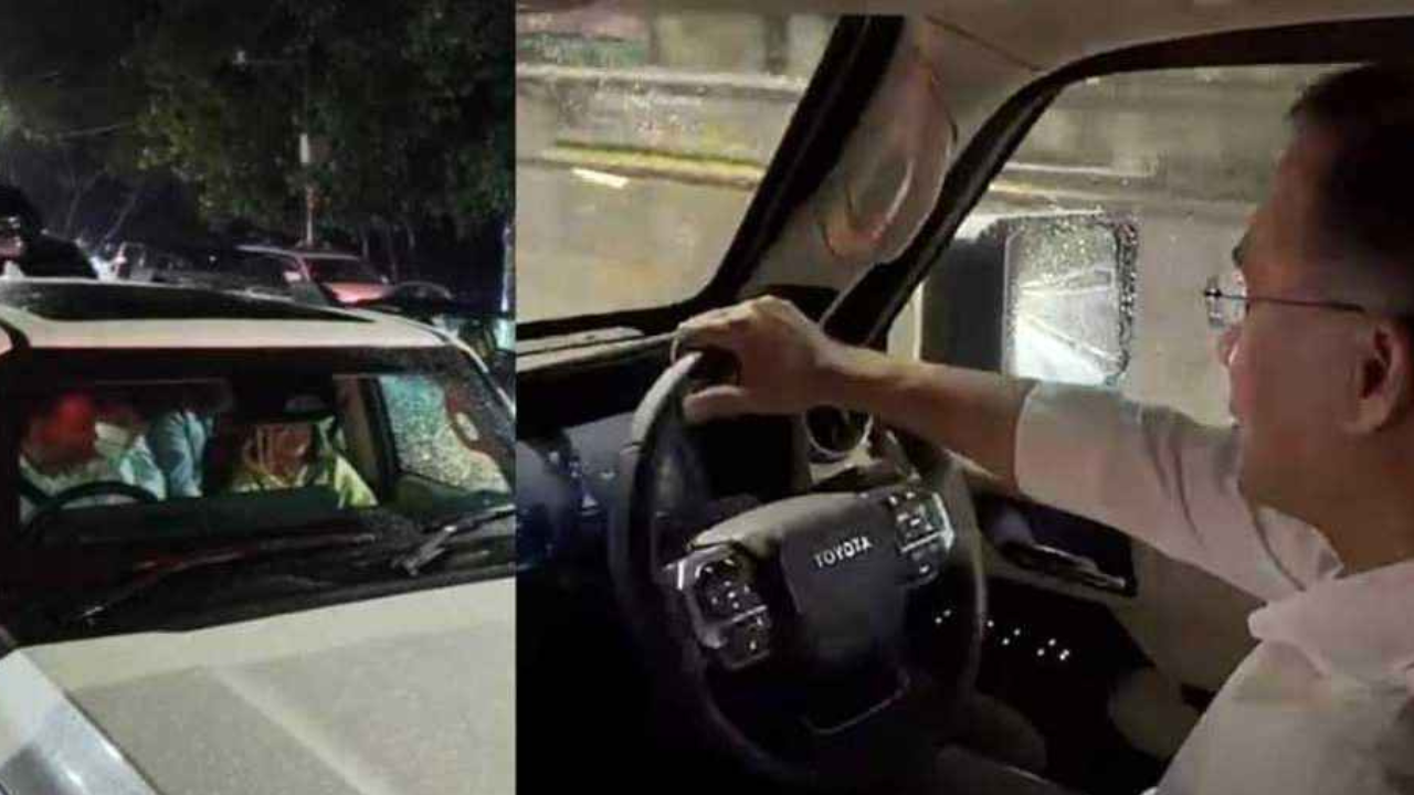 স্ত্রীকে নিয়ে গাড়ি চালিয়ে সচিবালয় থেকে চীন মৈত্রী কেন্দ্রে গেলেন প্রধানমন্ত্রী