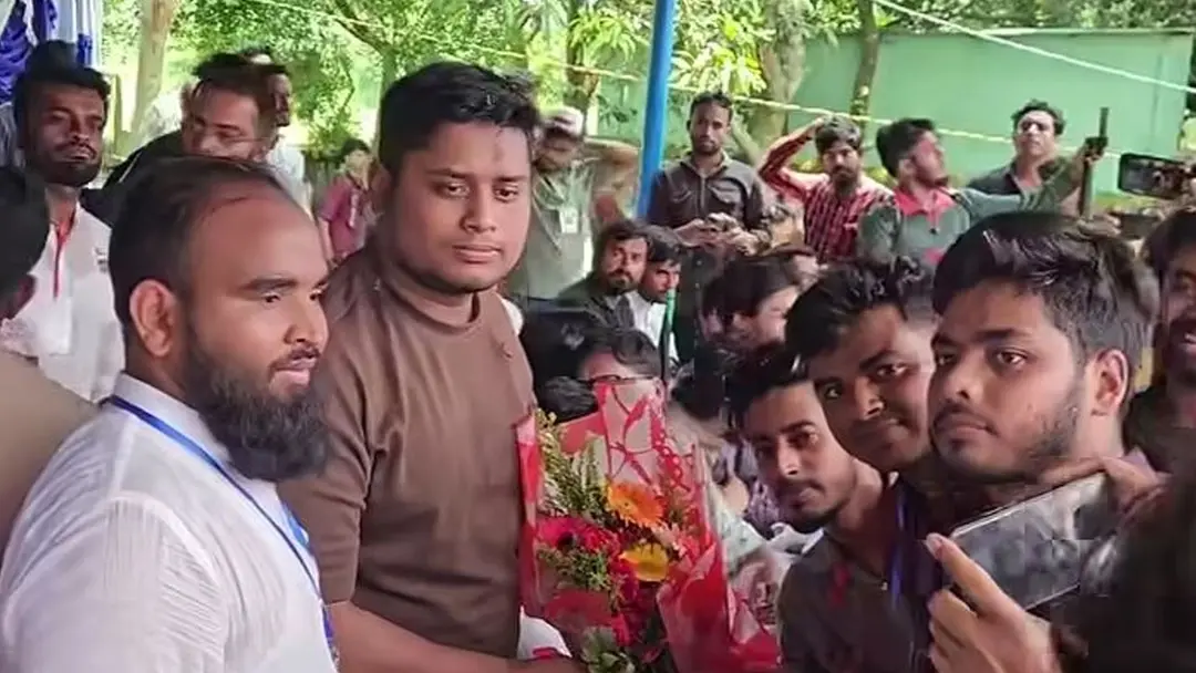 অধিকার হরণকারীদের বিরুদ্ধে রাজপথেই জবাব দেওয়া হবে: হাসনাত আবদুল্লাহ