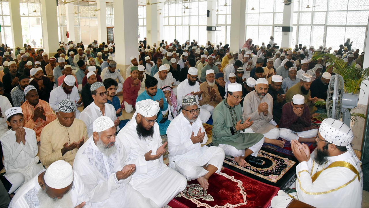 খুবিতে পবিত্র ঈদ-উল-আযহার জামাত অনুষ্ঠিত