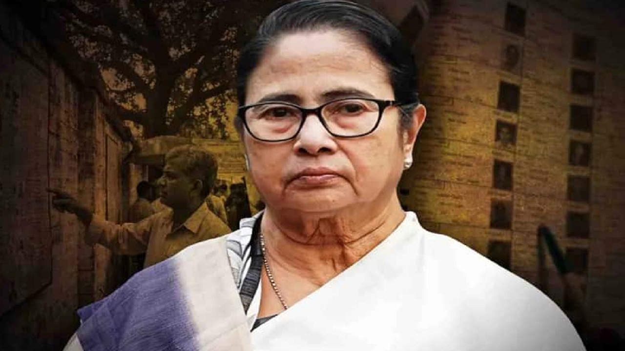 মমতা ব্যানার্জি নিজেই নিজের ট্রাজেডি