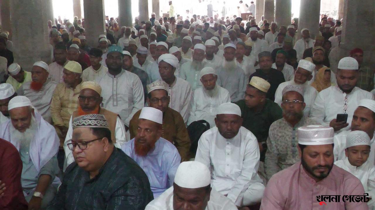বাগেরহাটে বিশ্ব ঐতিহ্য ষাটগম্বুজ মসজিদে ঈদ-উল-আযহার জামাত অনুষ্ঠিত