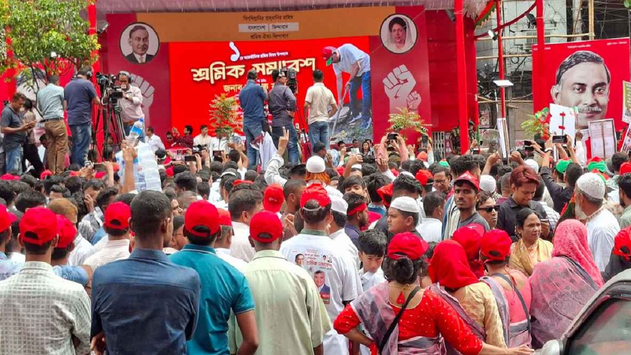 নয়াপল্টনে বিএনপির সমাবেশ শুরু, নেতাকর্মীদের ঢল
