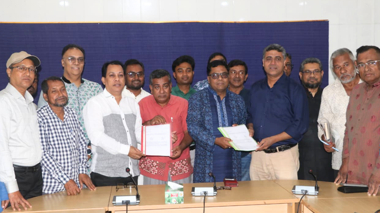 খুলনা প্রেসক্লাবের নবনির্বাচিত কমিটির নিকট দায়িত্ব স্থানান্তর