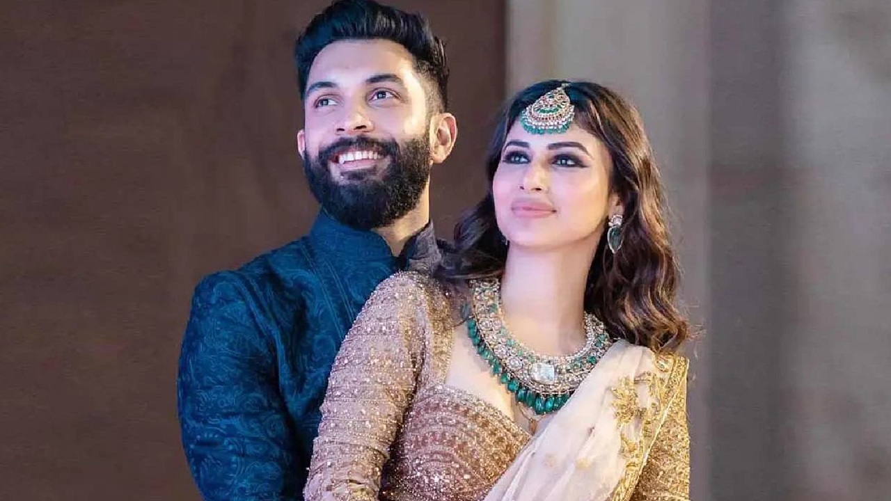 ‘মৌনীকে বিয়ে করা মানেই নজরদারি চলবে’