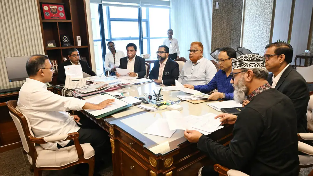 পিরোজপুরের সড়কগুলো দ্রুত যান চলাচলের উপযোগী করার নির্দেশ প্রধানমন্ত্রীর