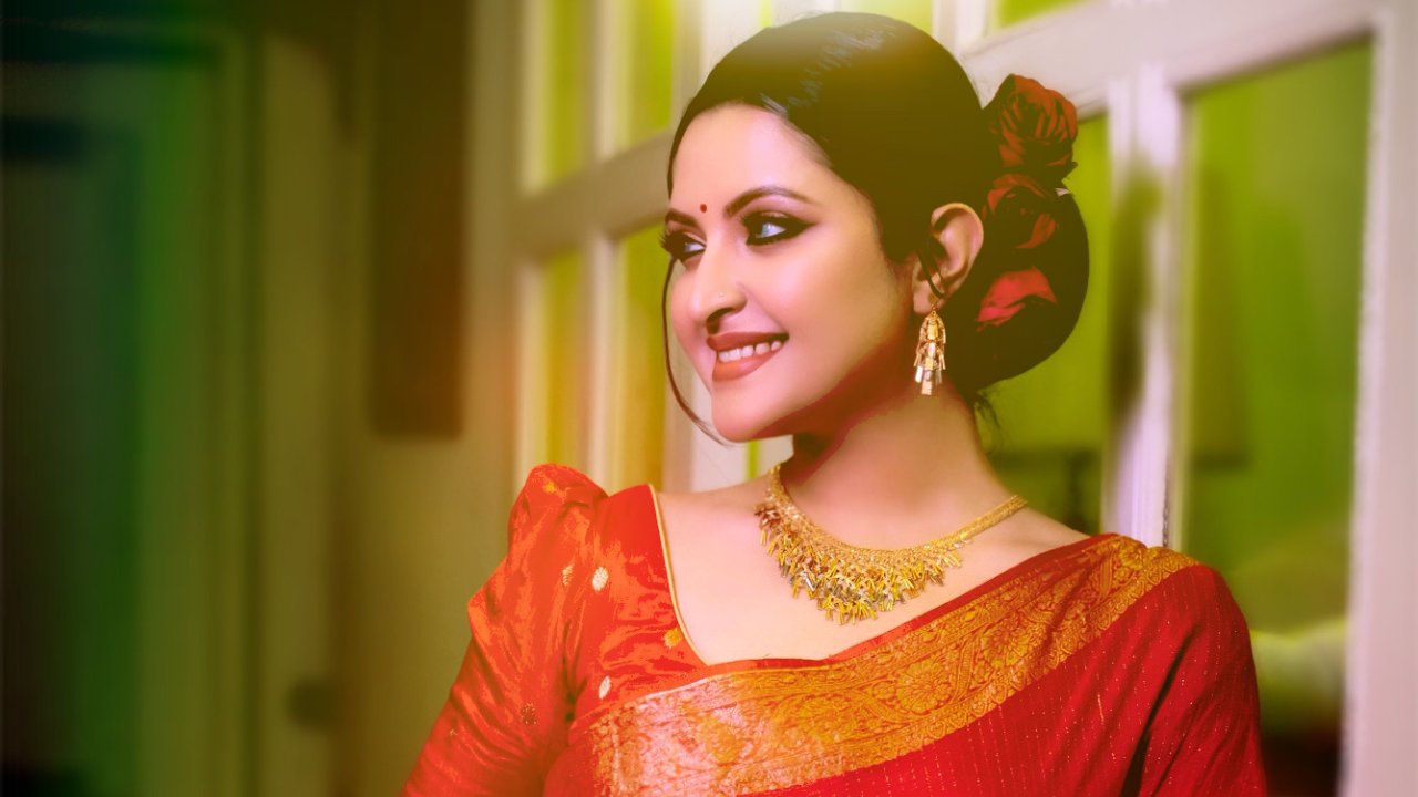 ঈদে ভক্তদের সুখবর দিলেন পরীমণি