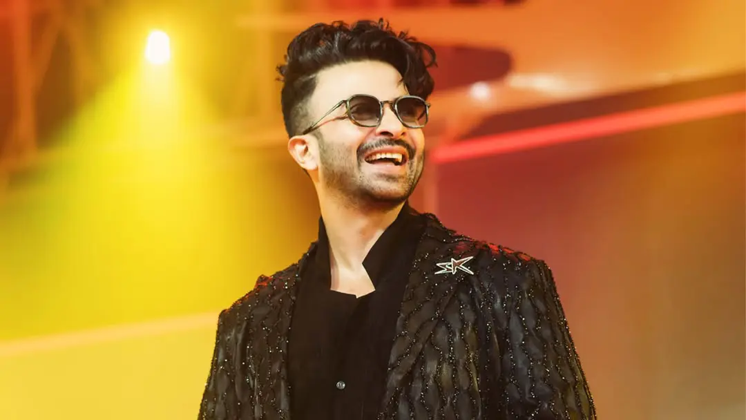 নতুন লুকে ভক্তদের বিশেষ বার্তা শাকিবের