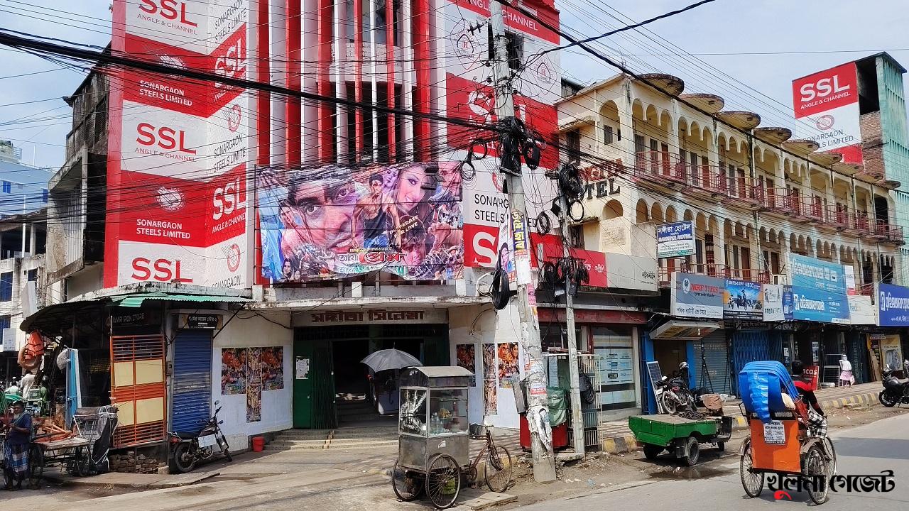 খুলনার ১৬টি সিনেমা হল বন্ধ, খুঁড়িয়ে চলছে চারটি