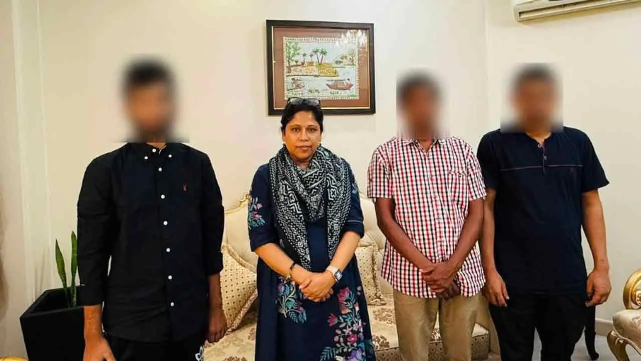 ইরানে আটকে পড়া তিন বাংলাদেশি দেশে  ফিরেছেন