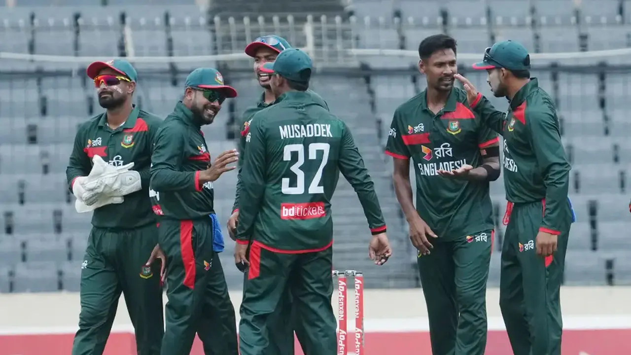 অস্ট্রেলিয়ার বিপক্ষে সিরিজ জয়ে ২ কোটি বোনাস পাচ্ছেন মিরাজরা
