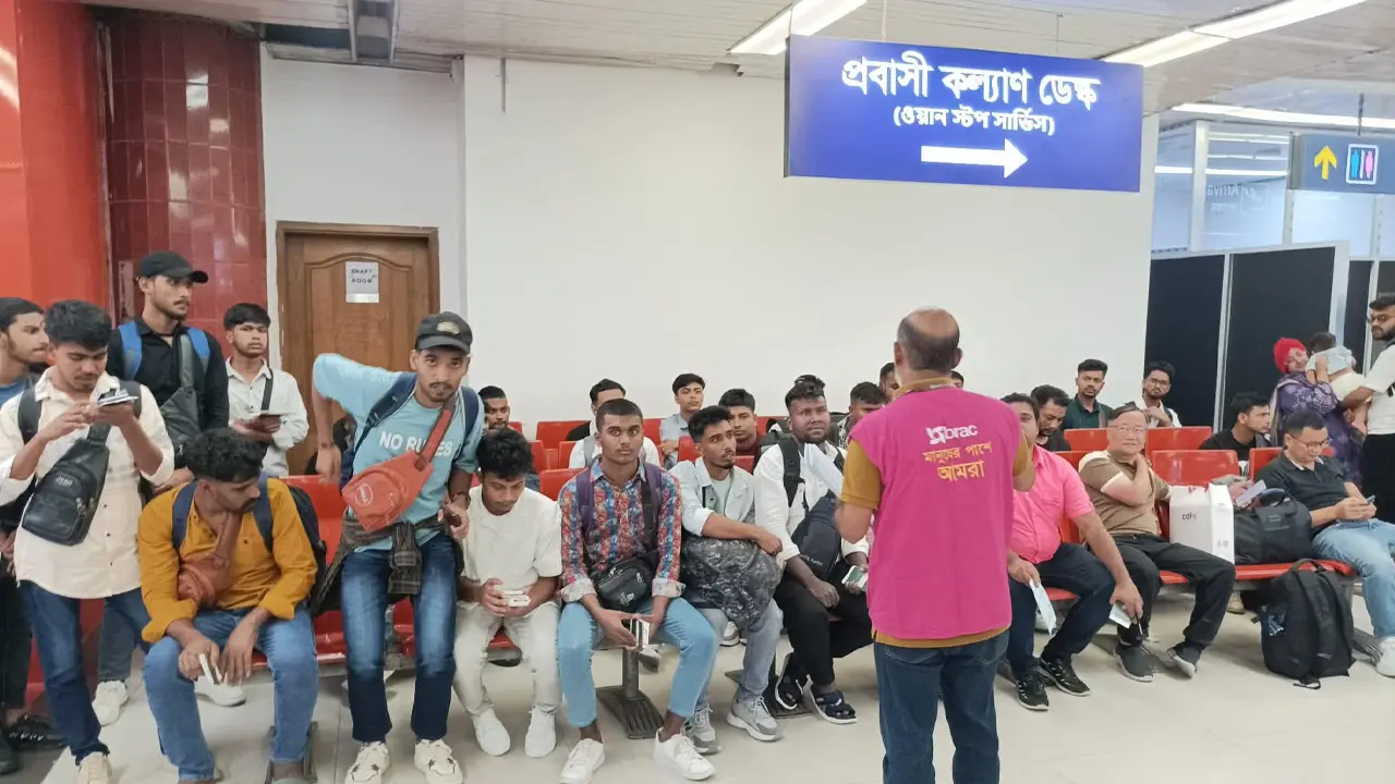 কম্বোডিয়ার সাইবার স্ক্যাম সেন্টার থেকে দেশে ফিরেছে আরও ৫২ বাংলাদেশি