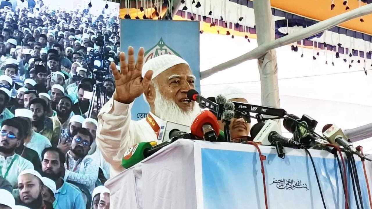 ‎যারা জনগণের রায়কে সম্মান করে না তারা গণতন্ত্রপন্থি হতে পারে না: জামায়াতের আমীর